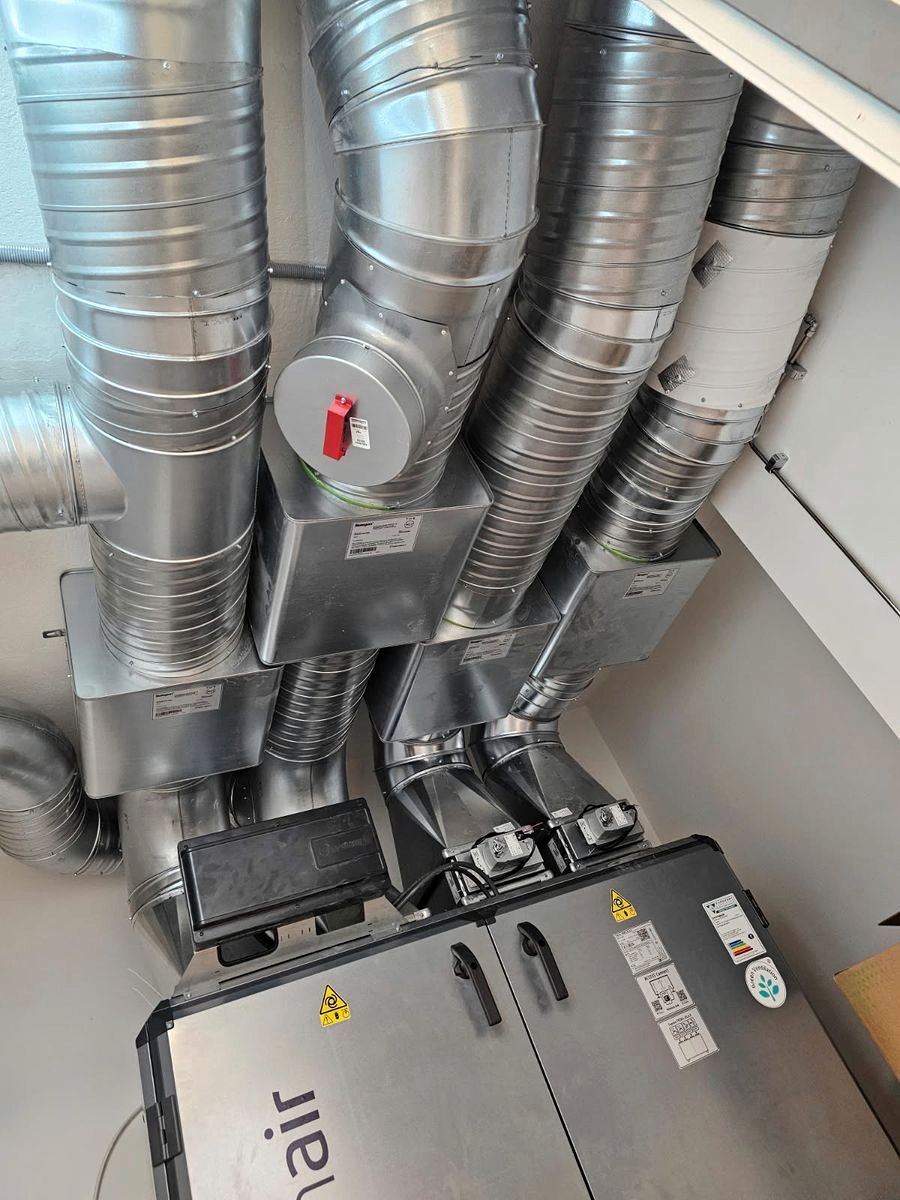 Galvaniserade spirokanaler kopplade till ventilationsaggregat